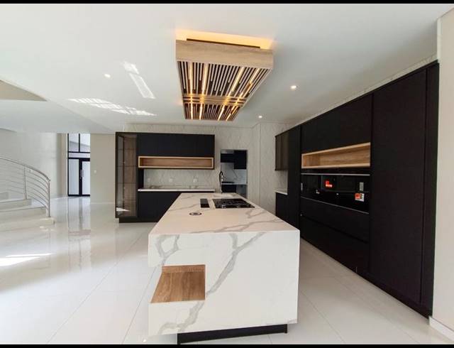 6 BEDROOM HOUSE FOR SALE IN SIX FOUNTAINS RESIDENTIAL ESTATE